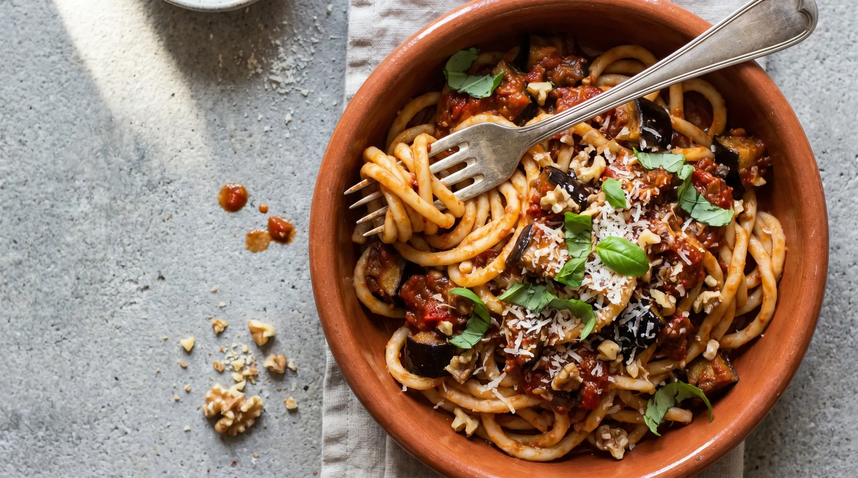 Aubergine Paprika Nuss Pasta