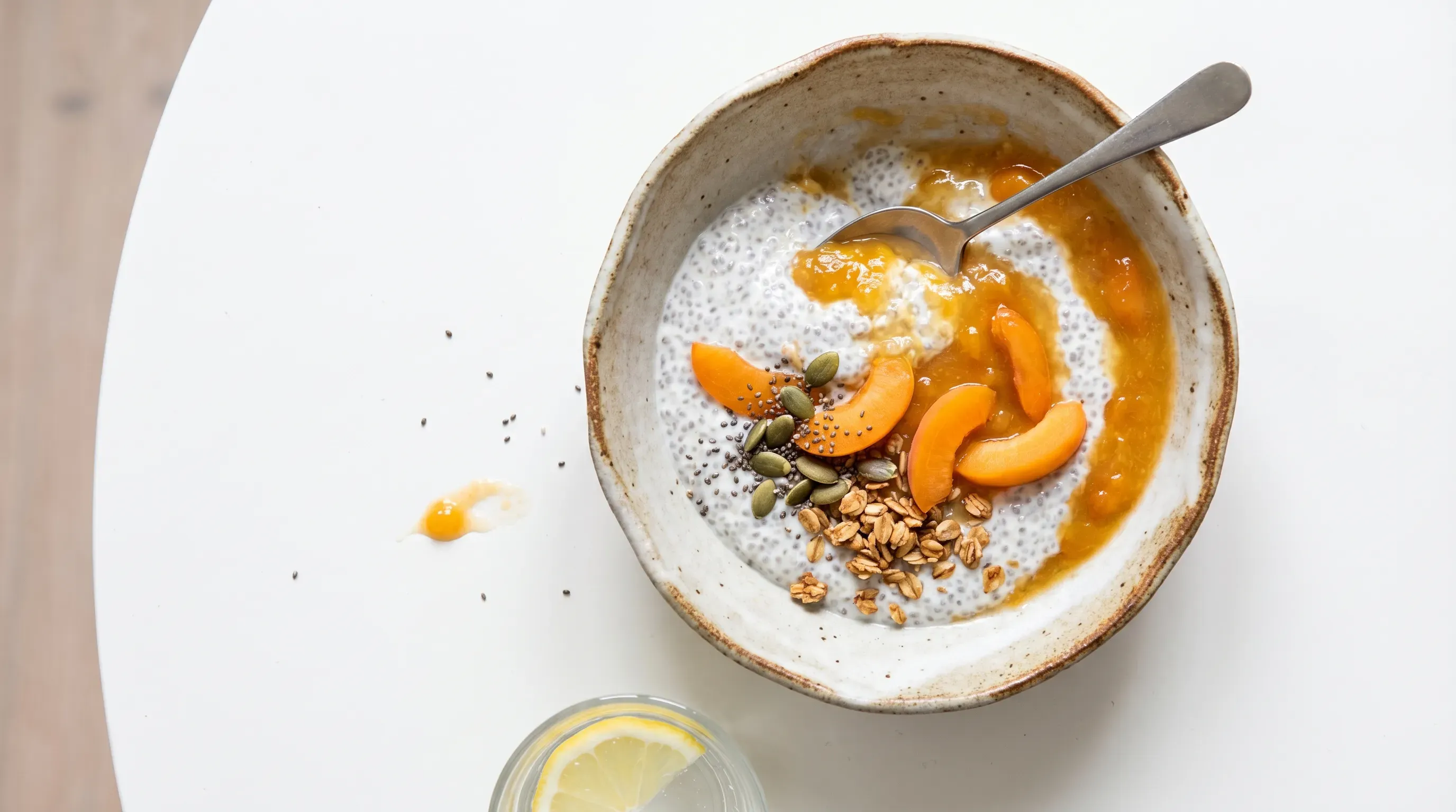 Chia-Joghurt mit Aprikosen-Kompott