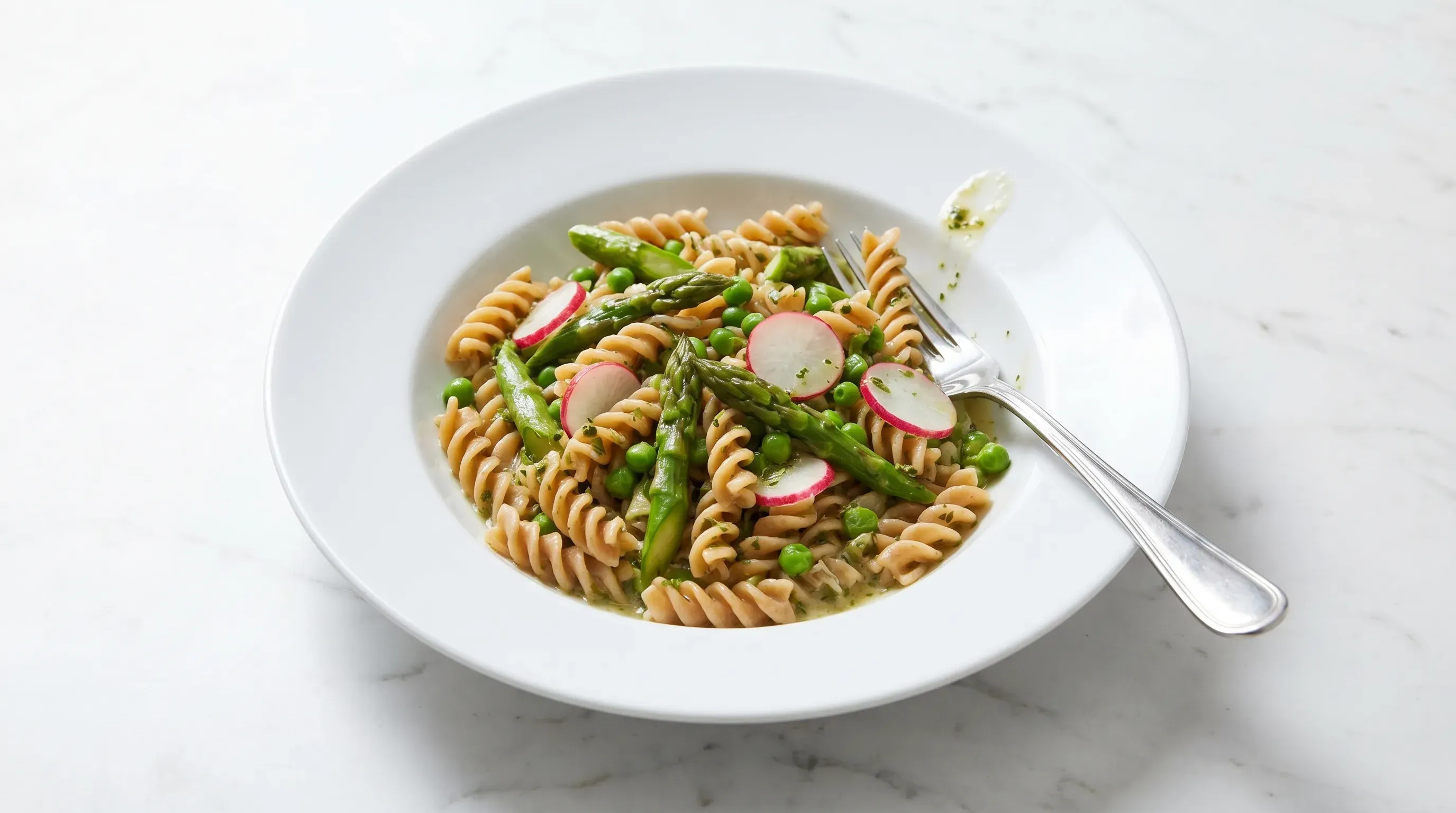 Dinkelspirelli mit Frühlingsgemüse