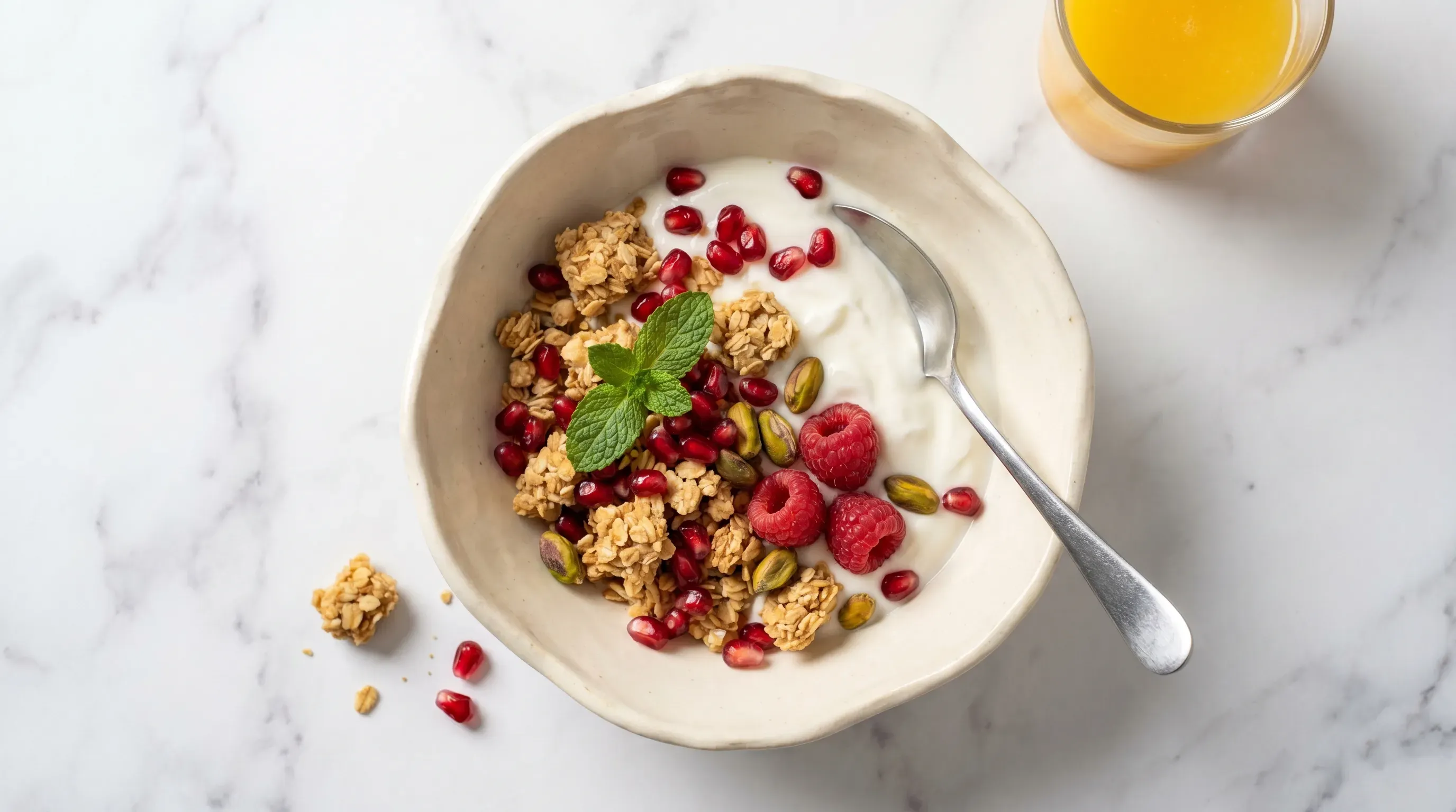 Granola mit Granatapfel & Joghurt