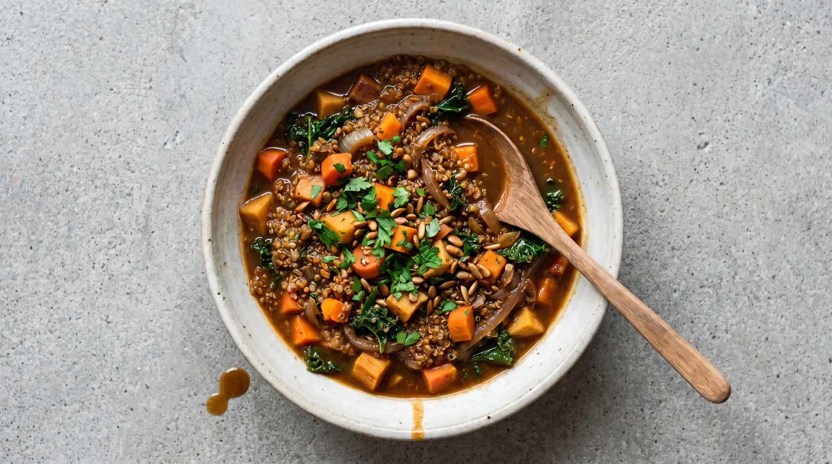 Köstlich geröstete Quinoa-Gemüse-Pfanne