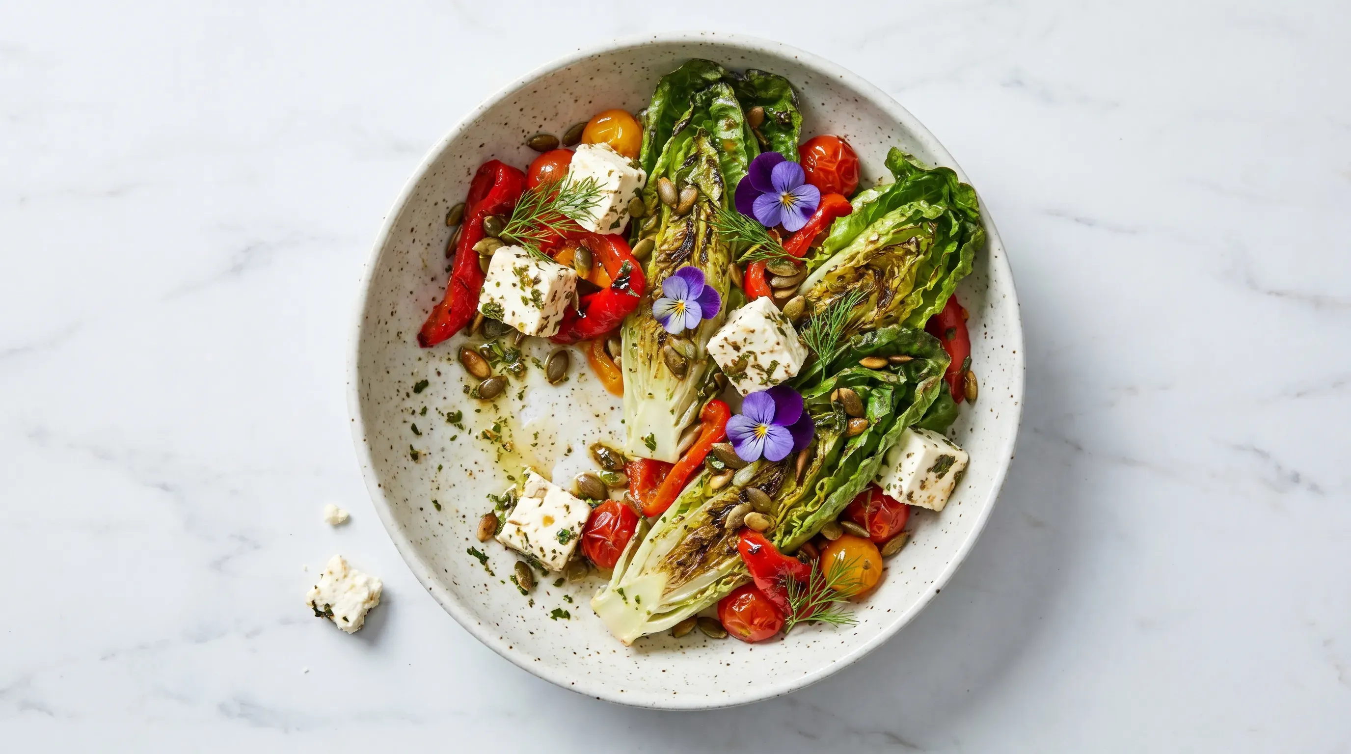 Marinierter Ziegenfeta mit gebratenem Romanasalat