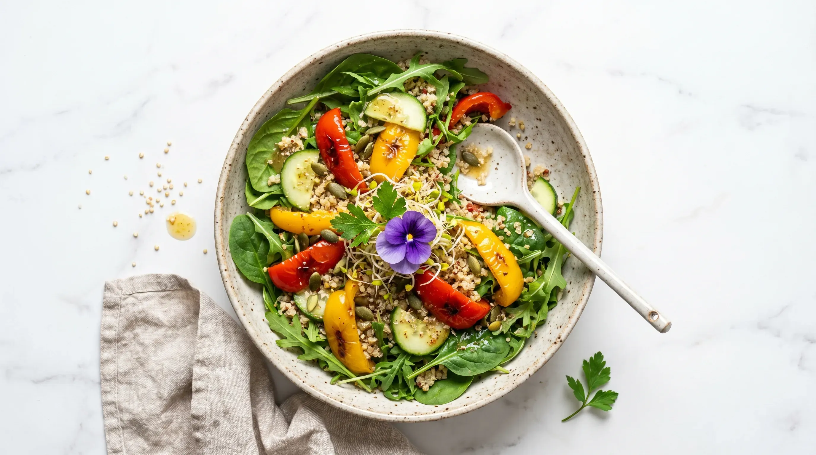 Quinoa-Sprossen-Salat mit Paprika