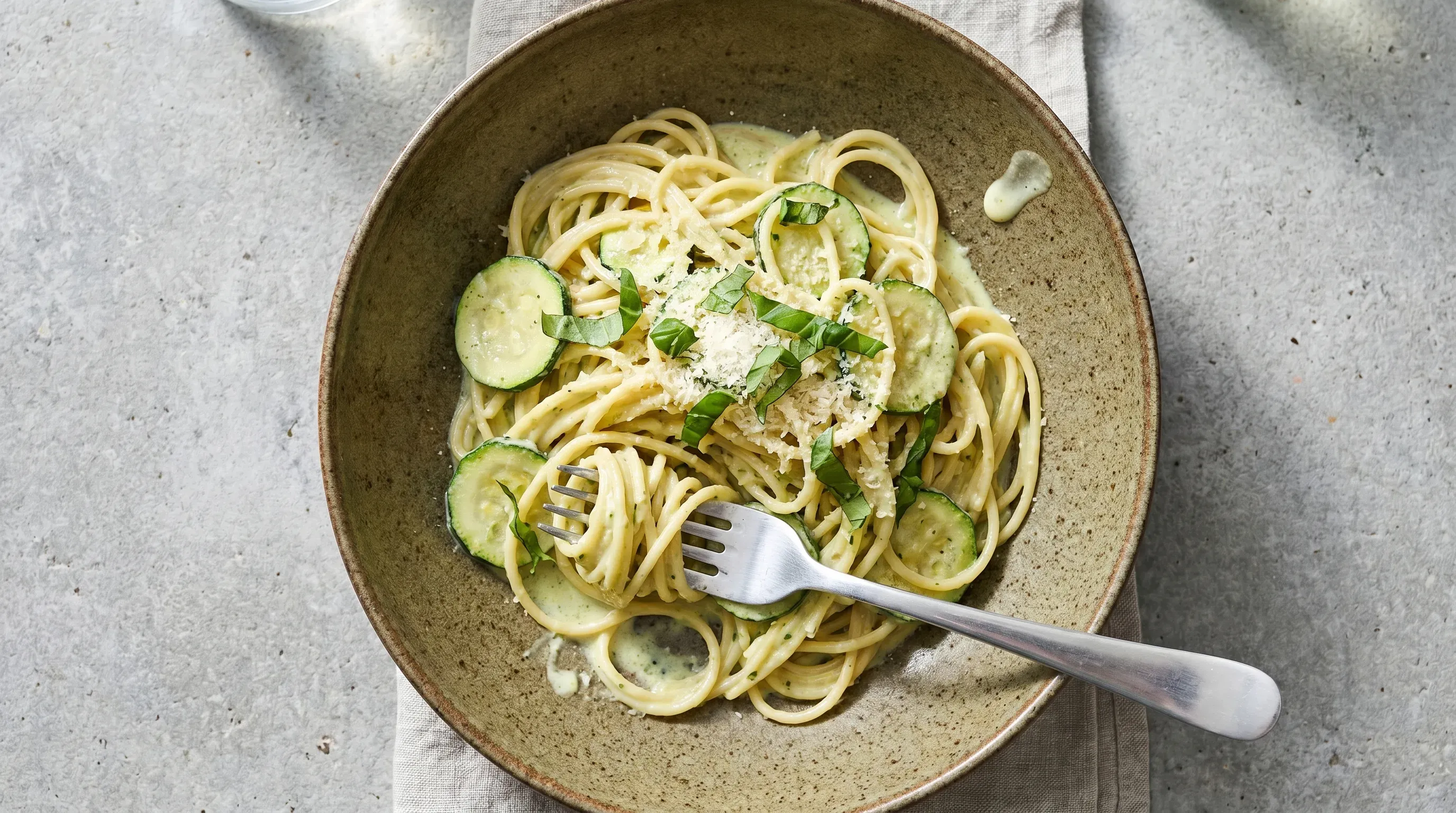 Spaghetti mit Zucchini-Sahne-Soße